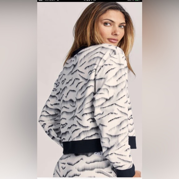 Varley Sawtelle Sweat Top in Blurred Tiger- Size L - Picture 5 of 7
